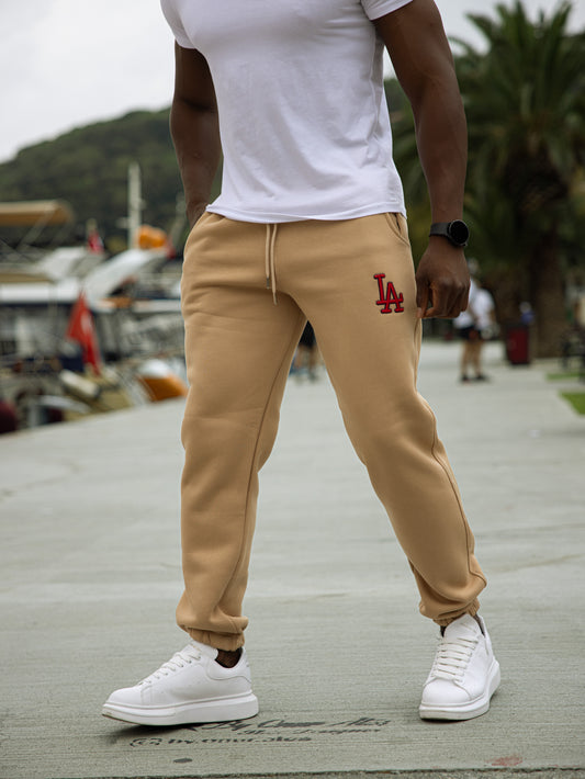 Pantalón de chándal L.A. de algodón y poliéster, diseño cómodo con puños en los tobillos, estilo deportivo y urbano en color beige