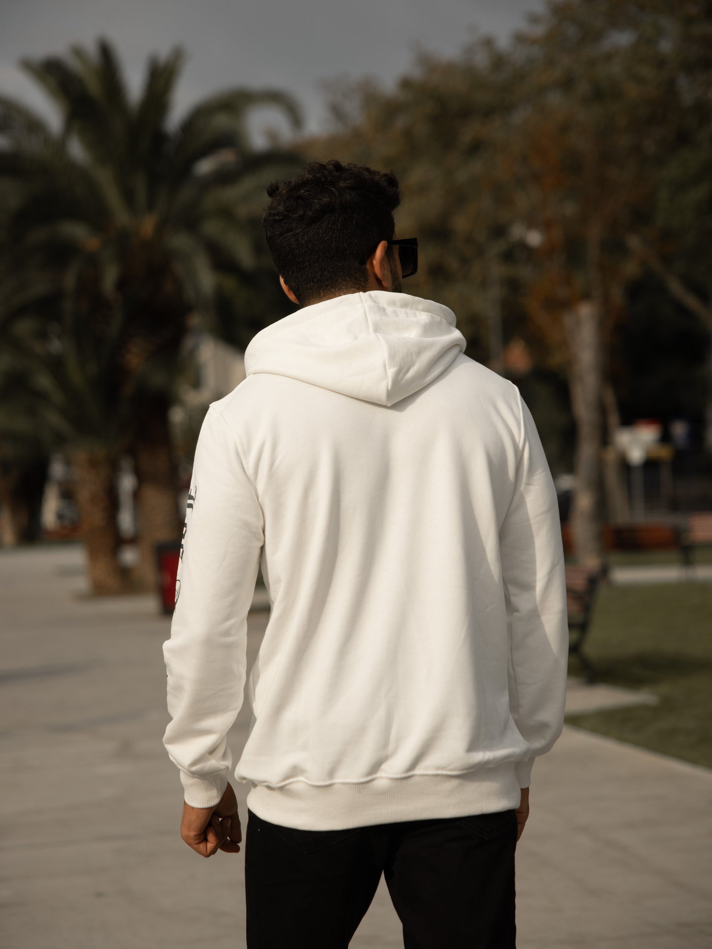 Sudadera con capucha 100% algodón, corte regular fit, diseño Los Angeles, estilo casual y cómodo, perfecta para el día a día. Color blanco.