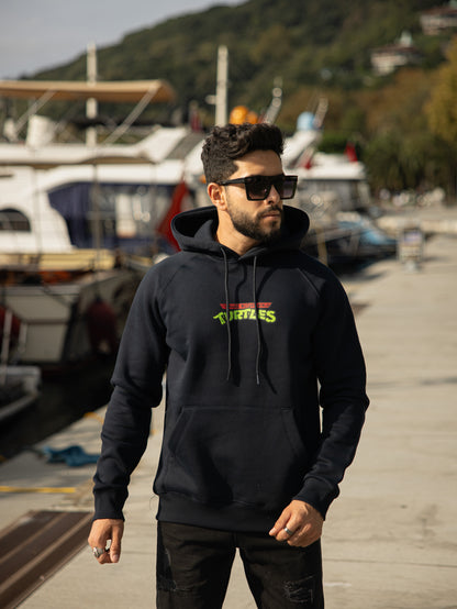 Sudadera con capucha de algodón y poliéster en corte regular fit, modelo Turtles, ideal para un look casual y cómodo.