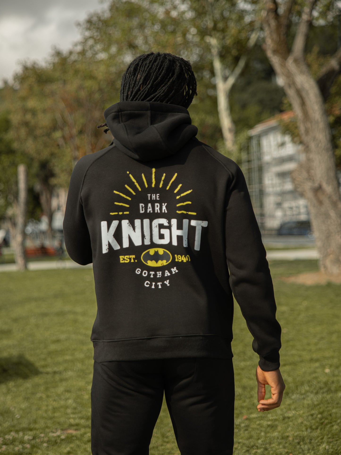 Sudadera con capucha de algodón y poliéster de corte regular fit con diseño de Batman, ideal para un look casual y cómodo.