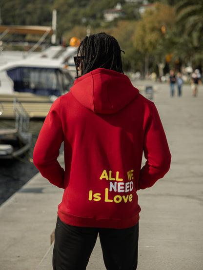 Sudadera con capucha, bolsillos y cremallera de algodón y poliéster con diseño "All We Need Is Love" en color verde. Ideal para un look casual y cómodo.